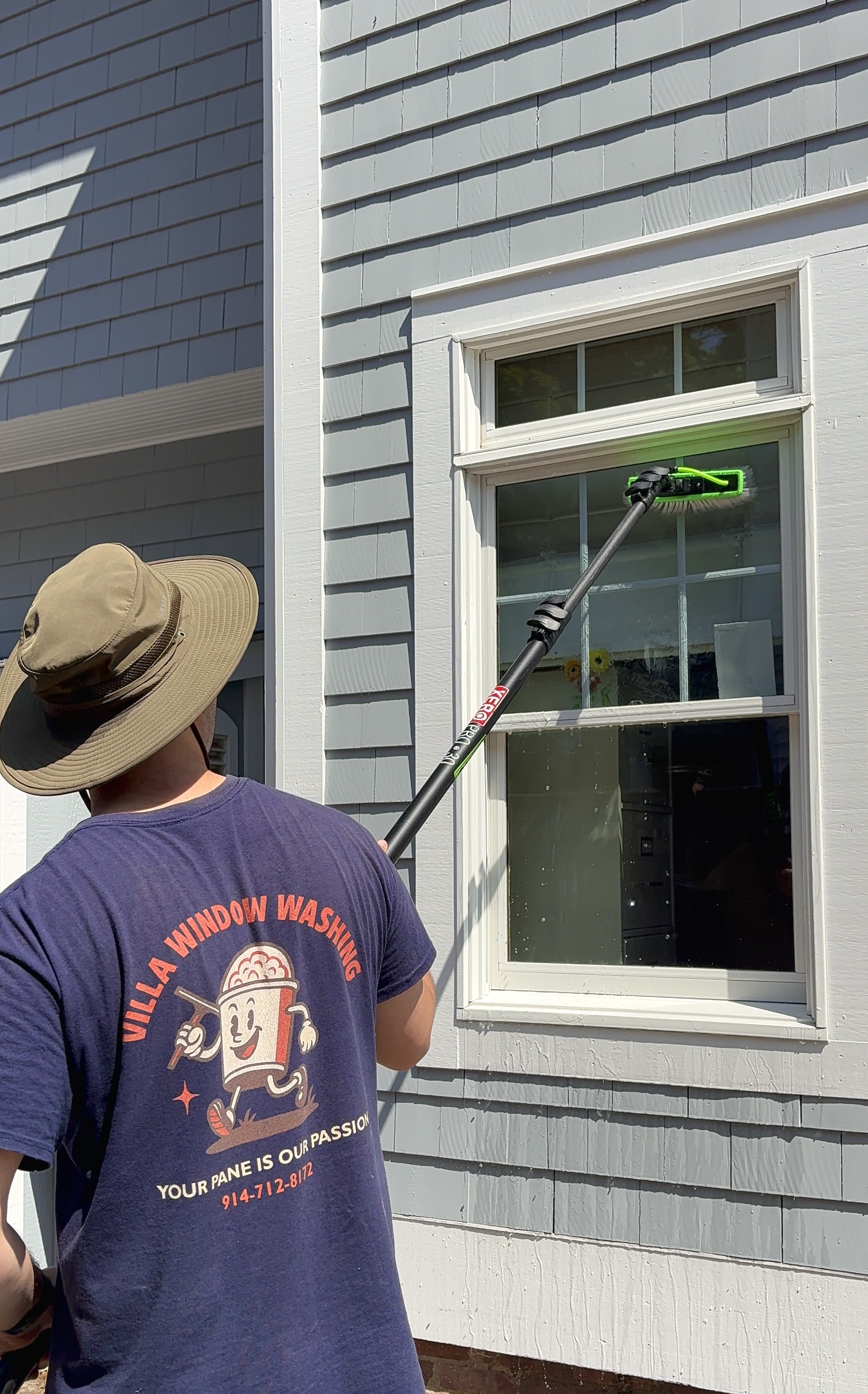 Residential water-fed window cleaning